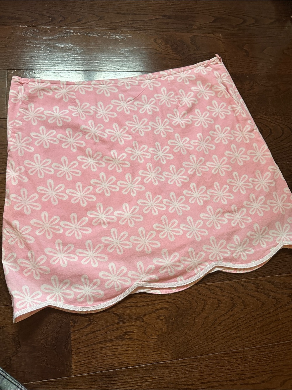 Pink Daisy-Print Scallop Hem Mini Skirt